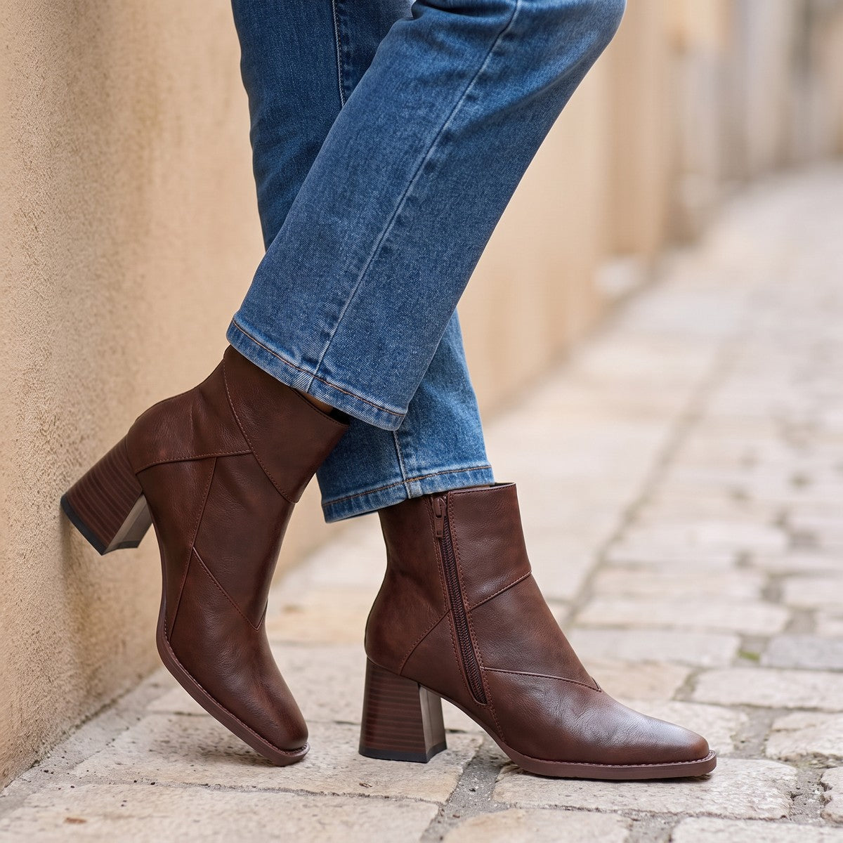 Dames Boots met Blokhak en Puntneus