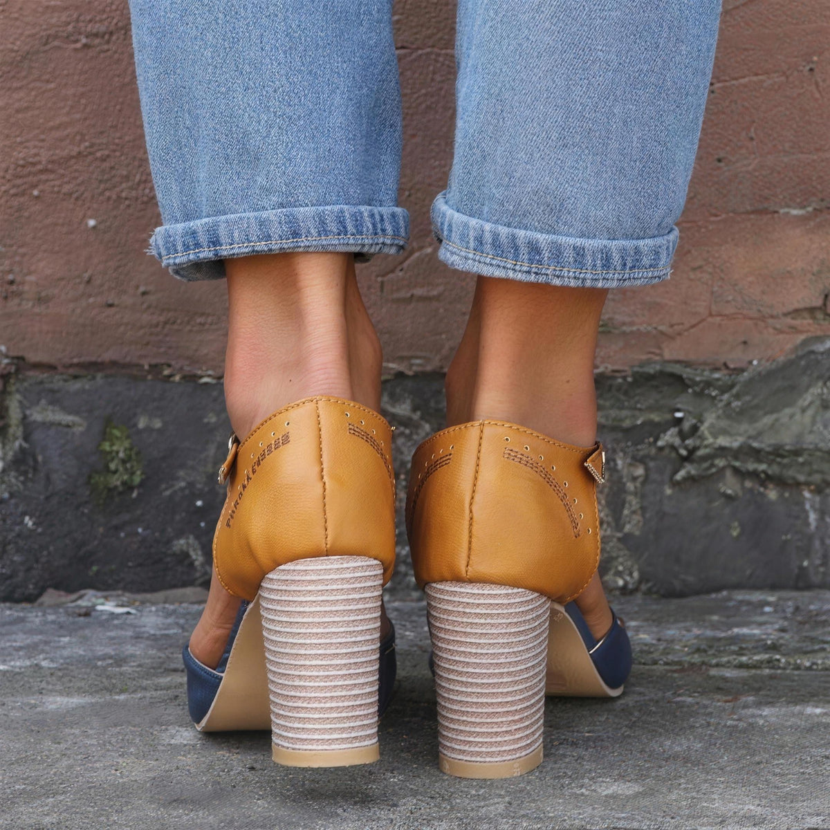 Dames Pumps met Blokhak en Enkelbandje