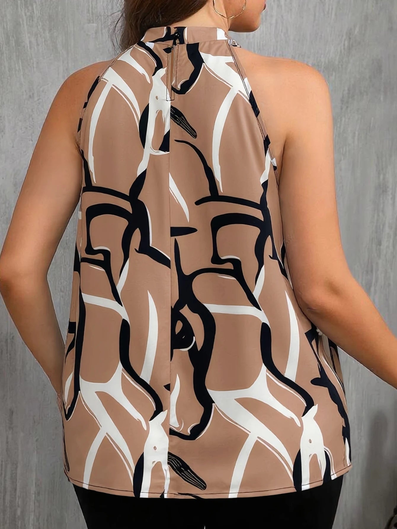 Damesblouse met Halternek en Abstracte Print Lizzy