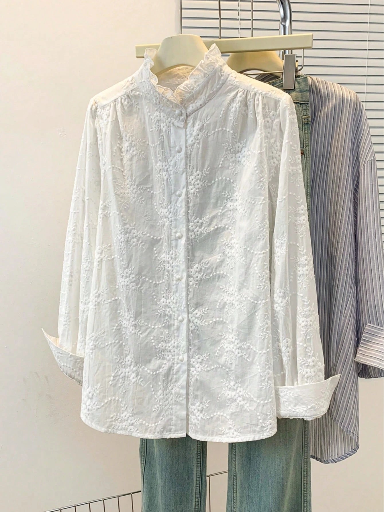 Damesblouse met Lange Mouwen en Bloemenborduurwerk Lizzy