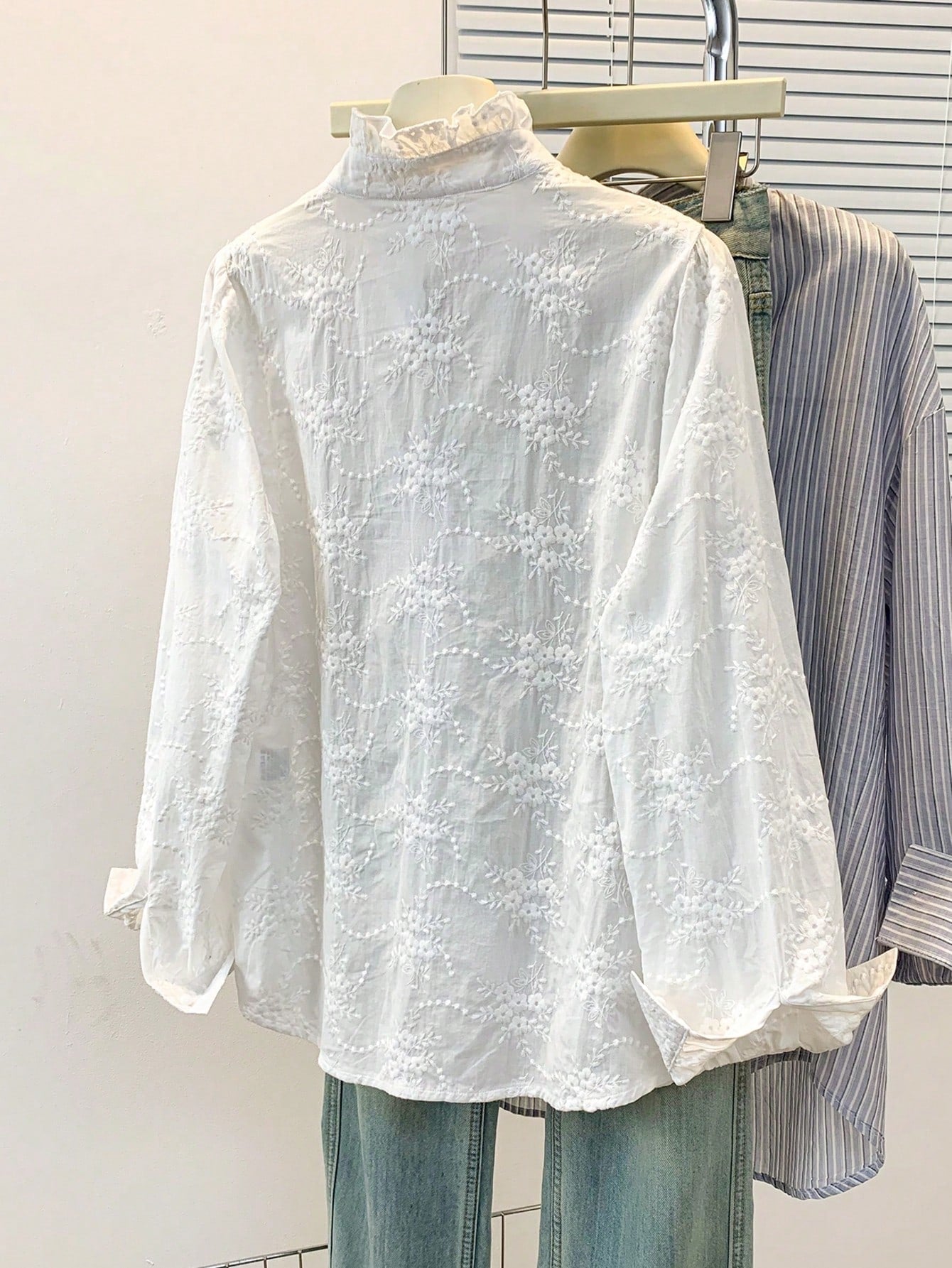 Damesblouse met Lange Mouwen en Bloemenborduurwerk Lizzy