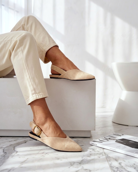 Damesloafers met Puntneus en Goudkleurige Gesp Lizzy