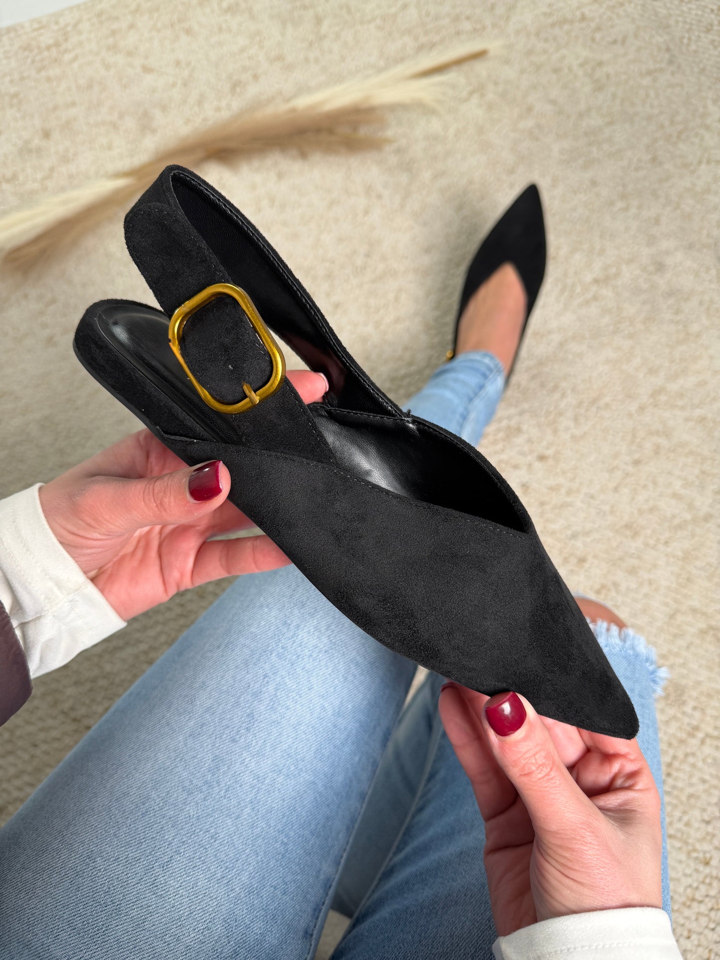 Damesloafers met Puntneus en Goudkleurige Gesp Lizzy