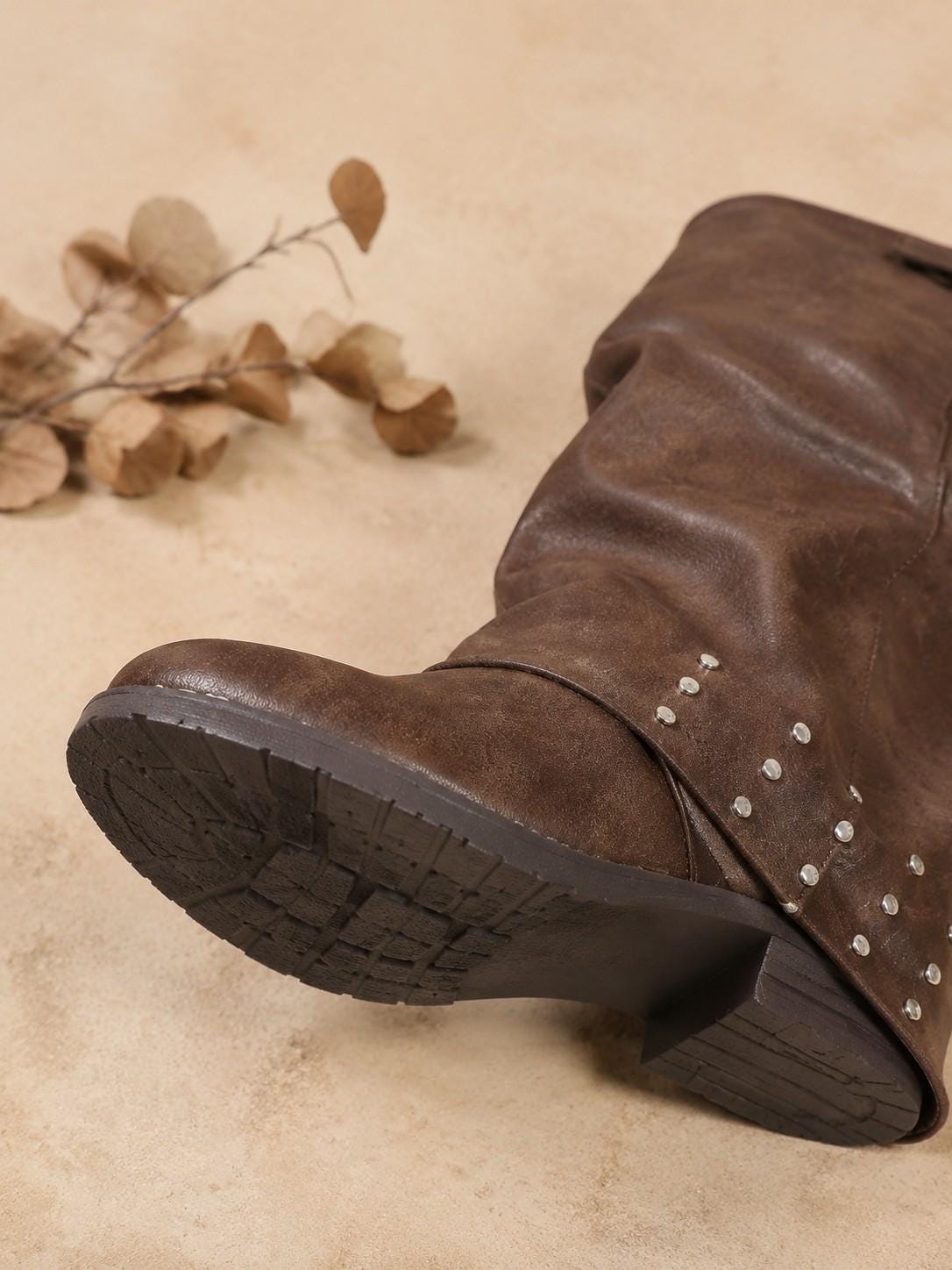 Dames Kuitlaarzen met Studs en Gesp