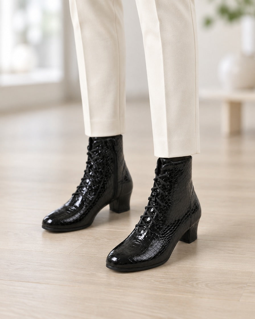 Dames veterboots met krokoprint en lage hak zwart