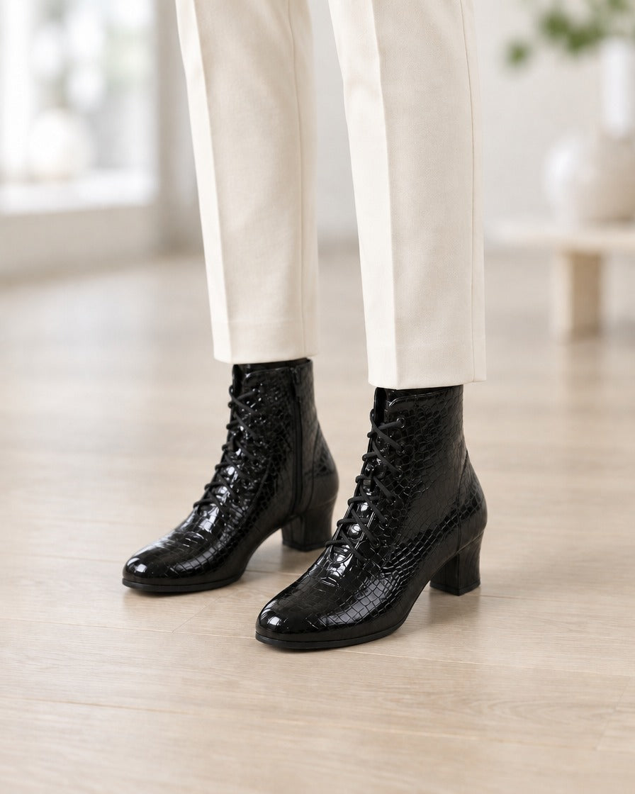 Dames veterboots met krokoprint en lage hak zwart detail